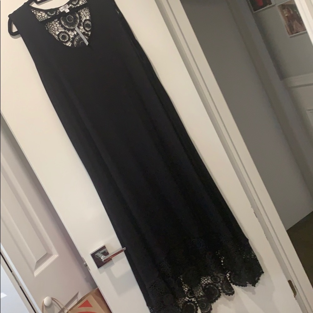 Maxi Avenue black lace dress